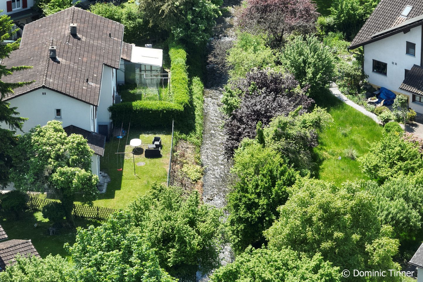 Luftaufnahme vom Sevelerbach zwischen Grundstücken